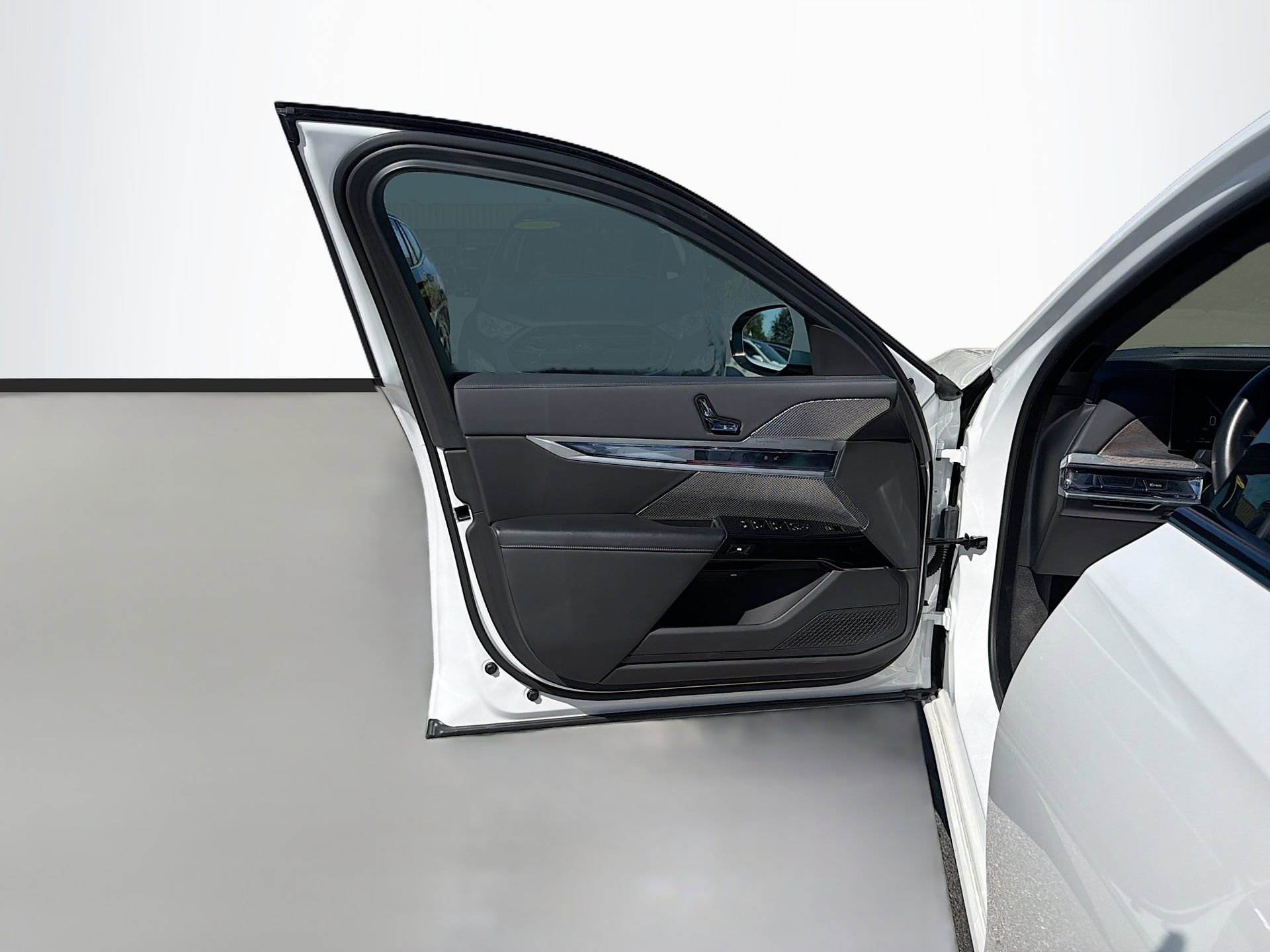 Certified 2025 BMW 740i image 23