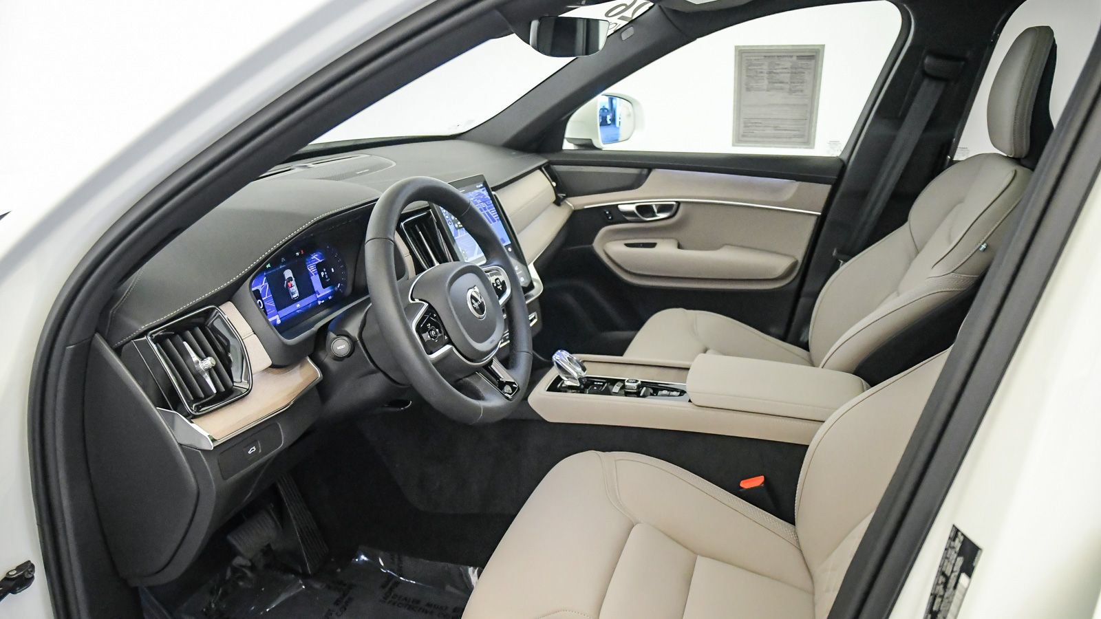 Used 2026 Volvo XC90 B6 Plus w/ Protection Package Premier AWD/4WD image 17