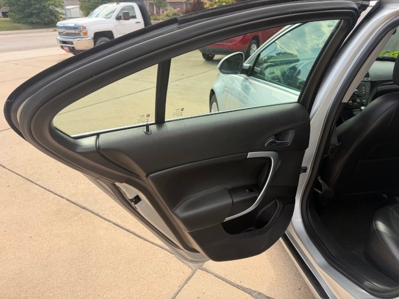 Used 2012 Buick Regal Leather FWD image 12