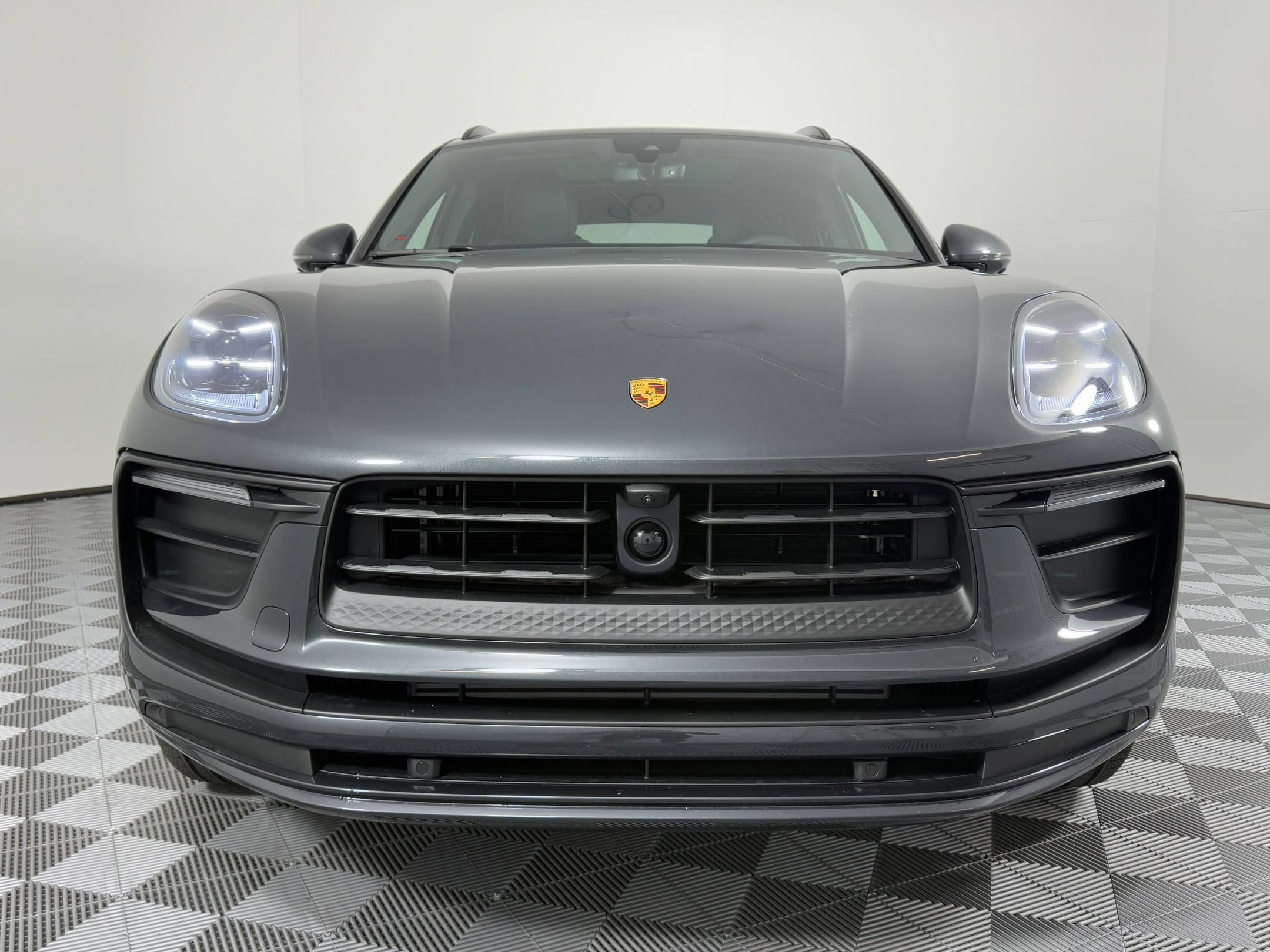 Certified 2026 Porsche Macan AWD/4WD image 6