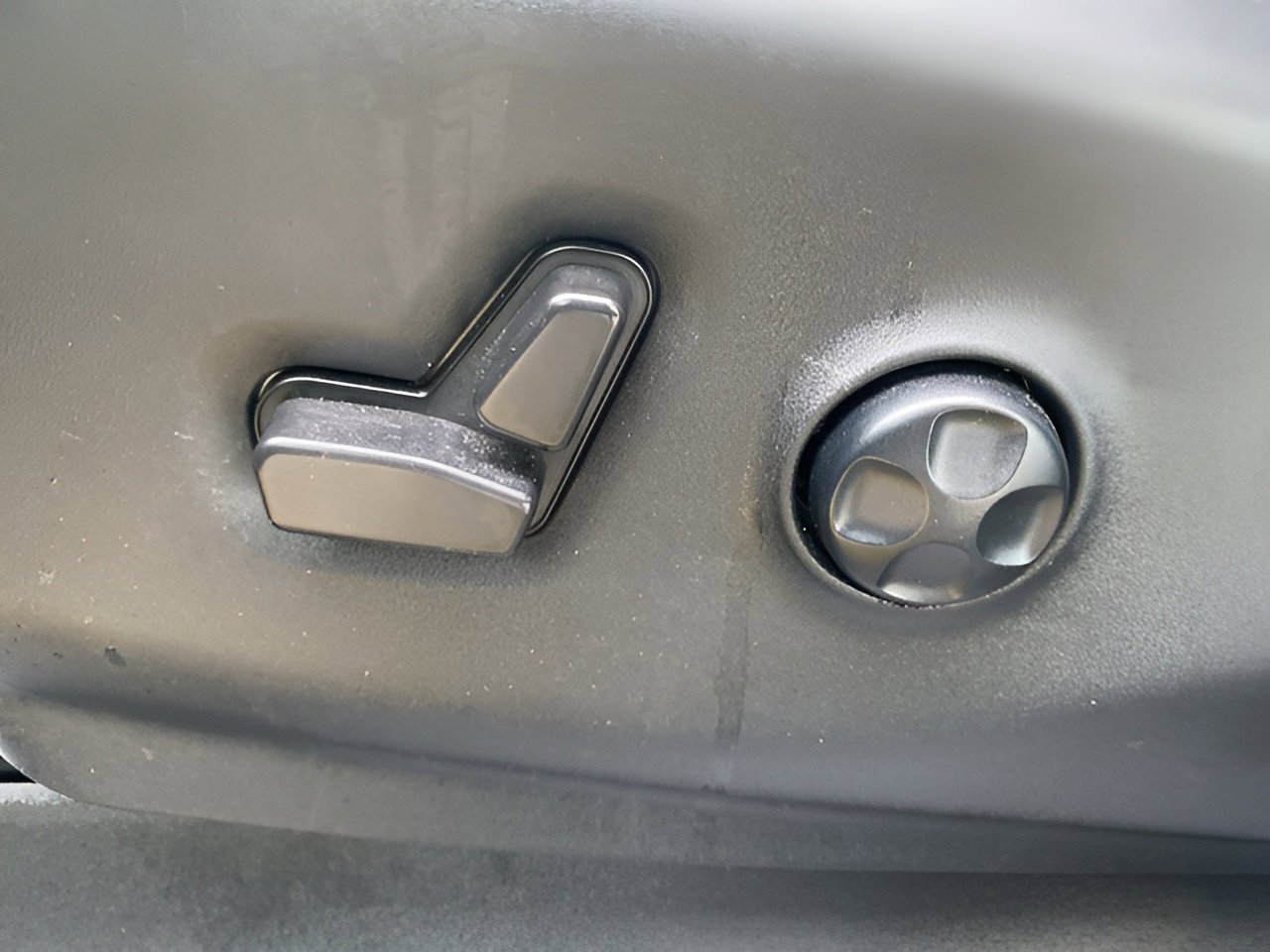 Used 2025 Chrysler Pacifica Select image 35