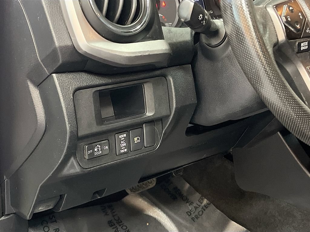 Used 2021 Toyota Tacoma TRD Sport w/ Technology Package AWD/4WD image 10