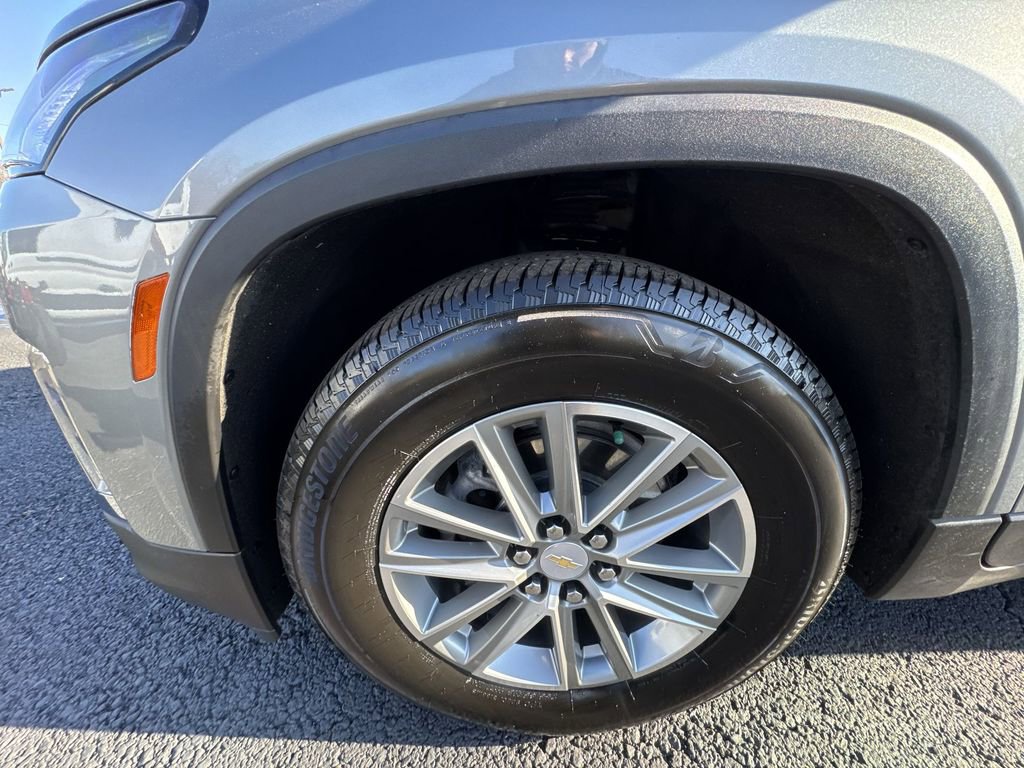 Used 2023 Chevrolet Traverse LT w/ Rear Camera Mirror Package image 10