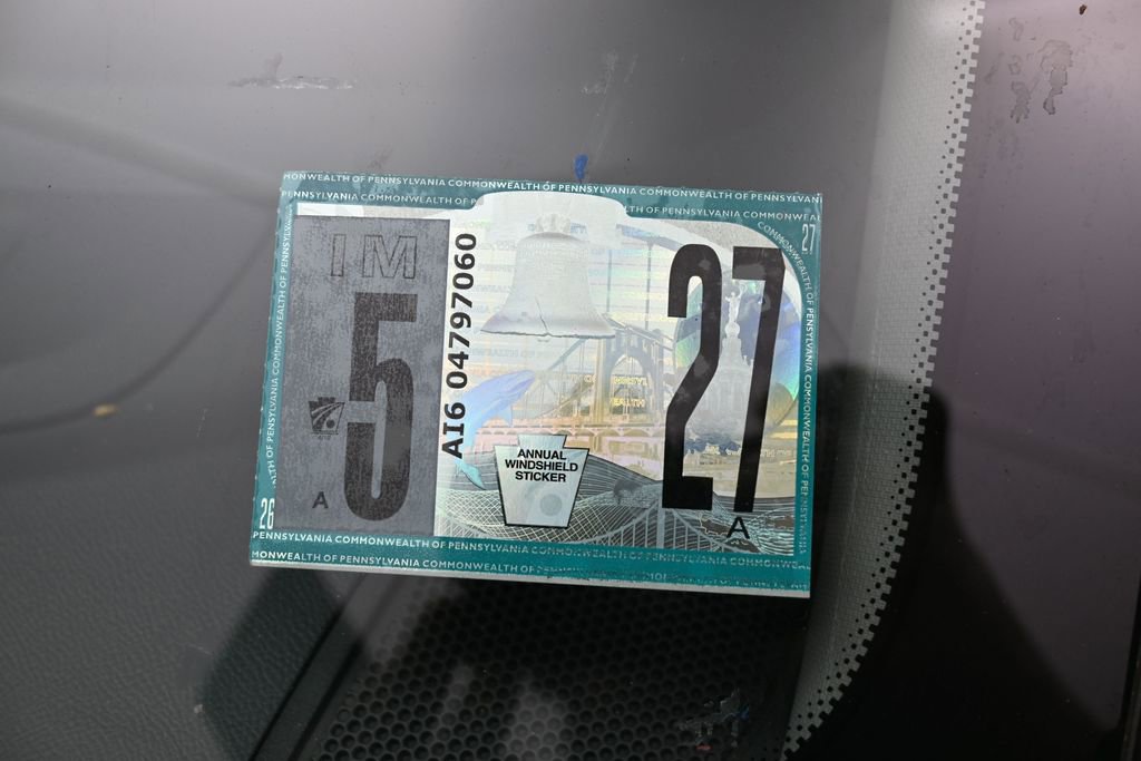 Used 2018 Chevrolet Bolt Premier w/ Driver Confidence II Package image 7