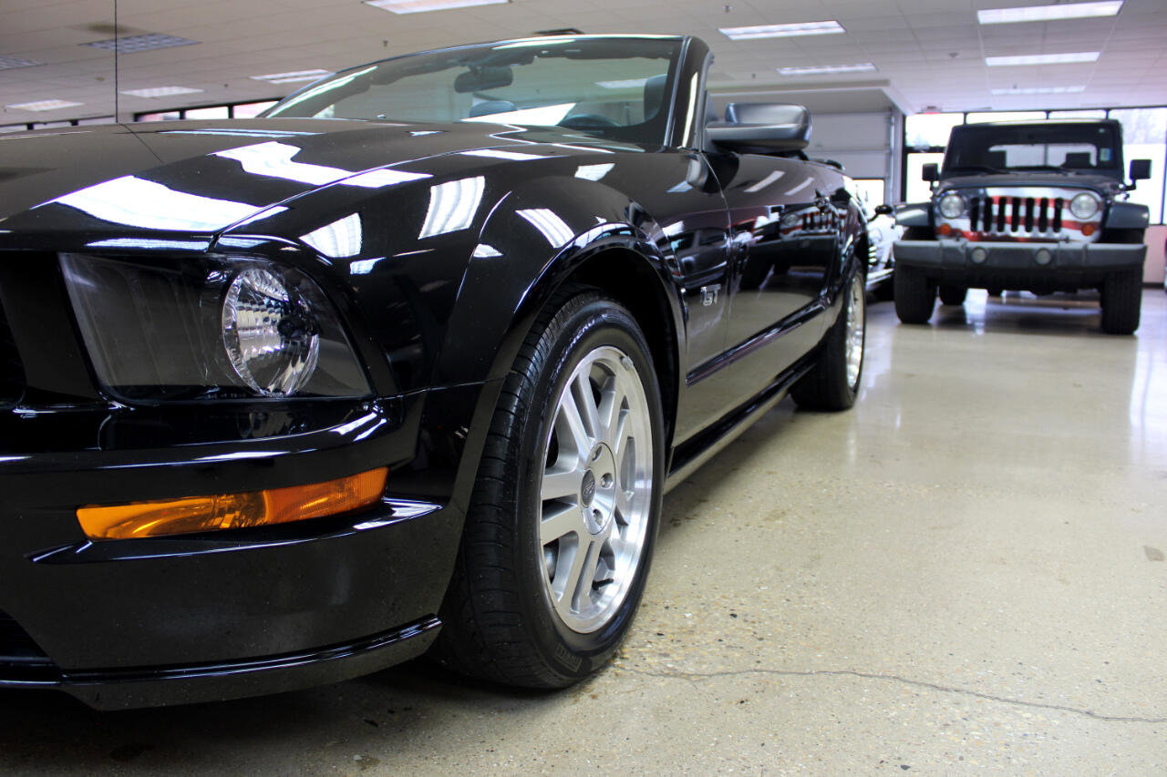 Used 2005 Ford Mustang GT image 22