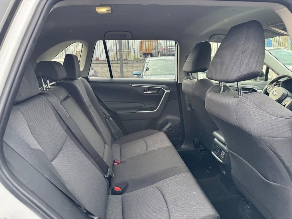 Used 2025 Toyota RAV4 XLE AWD/4WD image 10