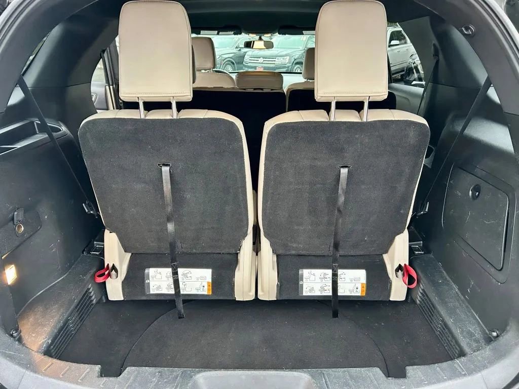 Used 2018 Ford Explorer XLT w/ Equipment Group 202A AWD/4WD image 15