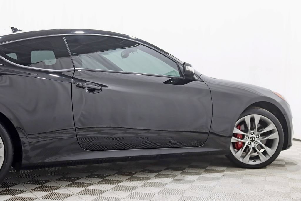 Used 2016 Hyundai Genesis Coupe 3.8 RWD image 10