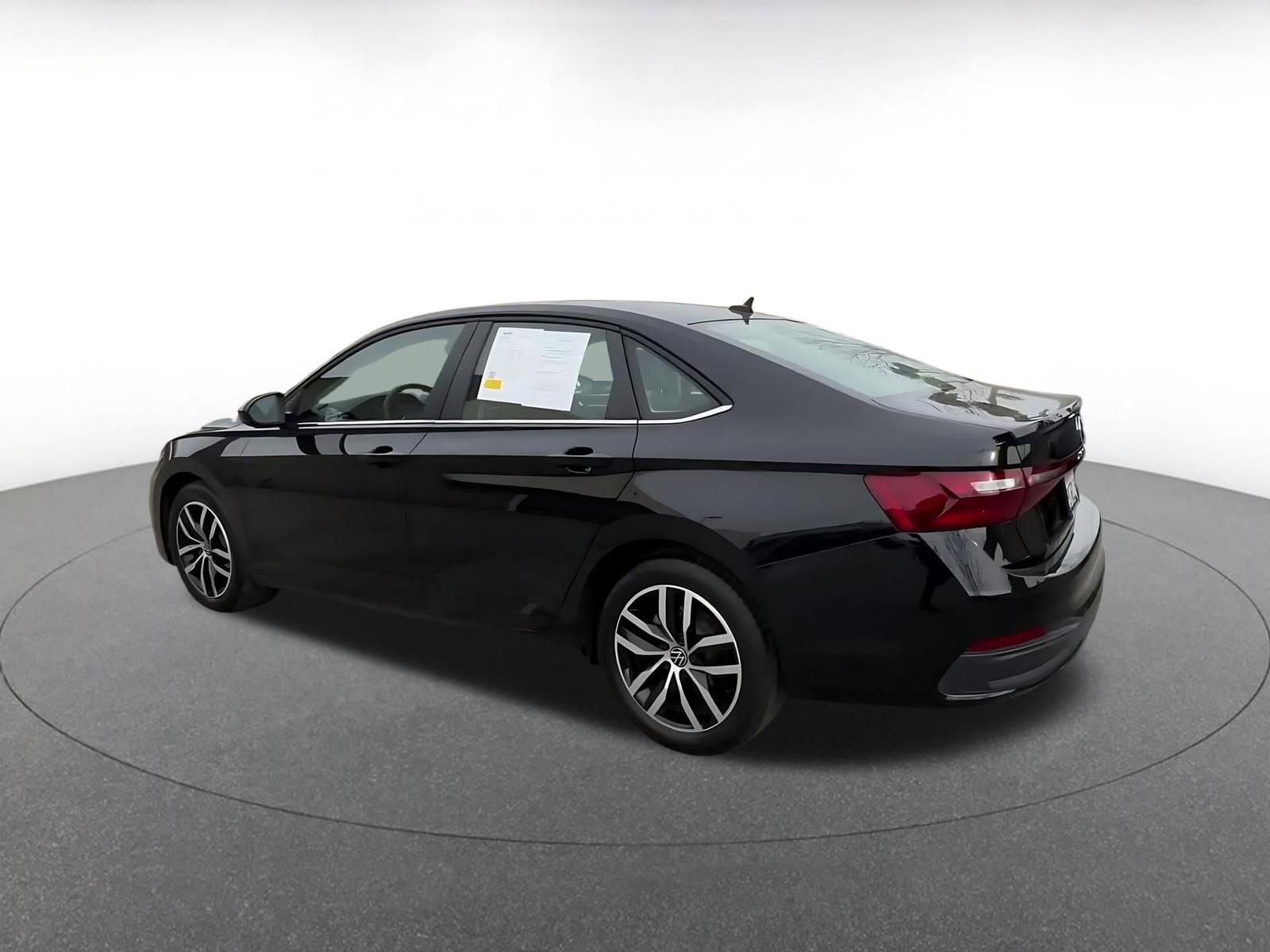 Used 2025 Volkswagen Jetta SE image 10