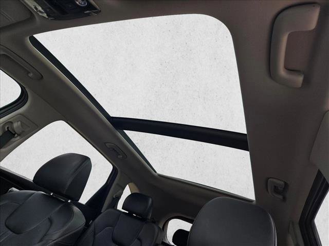 Used 2025 Kia Sorento SX image 15