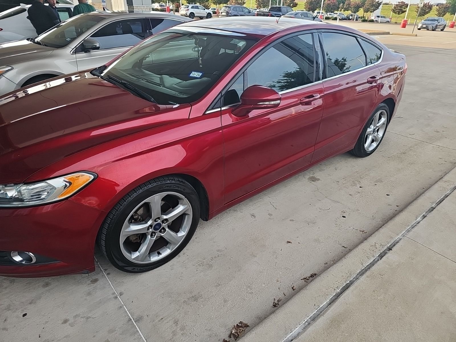 Used 2016 Ford Fusion SE FWD image 1