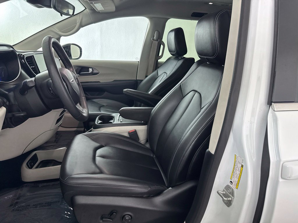 Used 2024 Chrysler Pacifica Touring-L FWD image 23