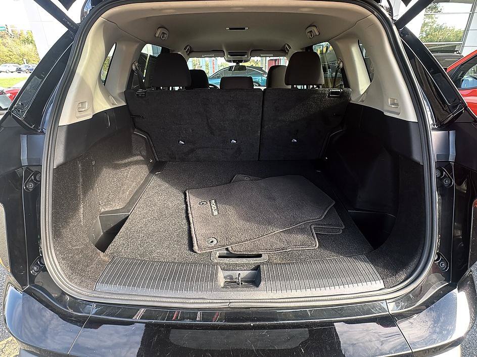 Certified 2025 Nissan Rogue SV AWD/4WD image 38