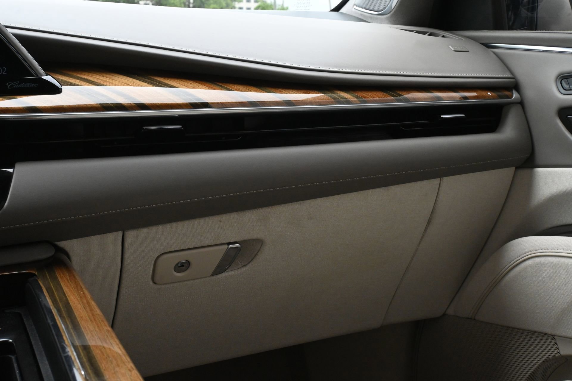 Used 2021 Cadillac Escalade Sport Platinum RWD image 9