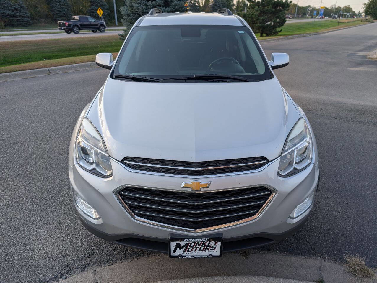 Used 2017 Chevrolet Equinox LT w/ Convenience Package image 4