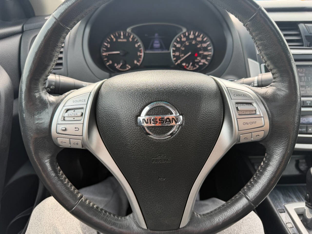 Used 2017 Nissan Altima 2.5 SL w/ Moonroof Package FWD image 17