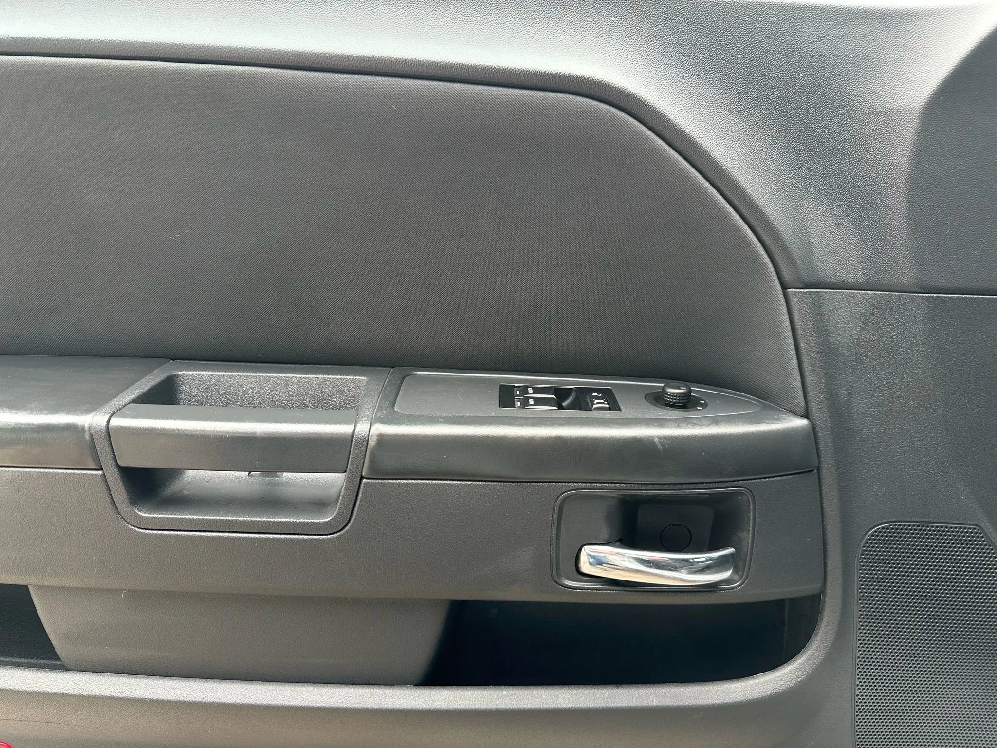 Used 2010 Dodge Challenger SE image 9