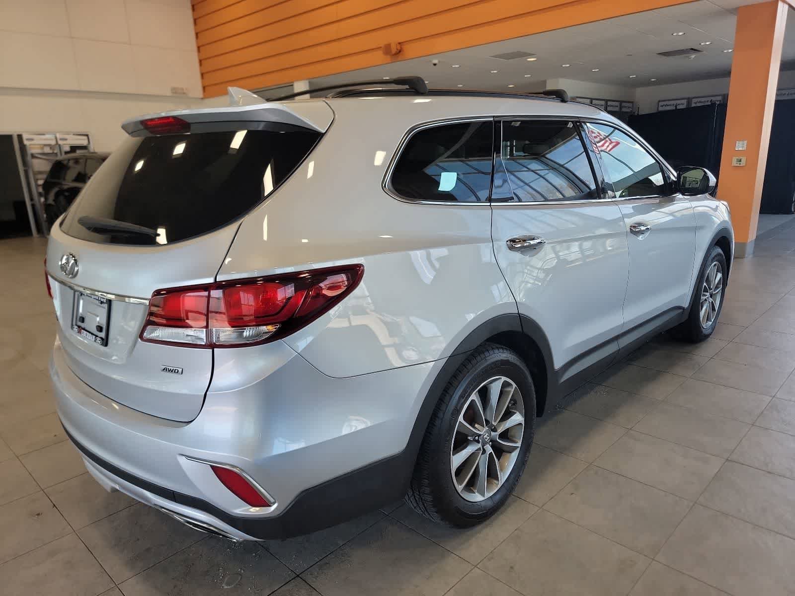 Used 2018 Hyundai Santa Fe SE w/ Cargo Package AWD/4WD image 5