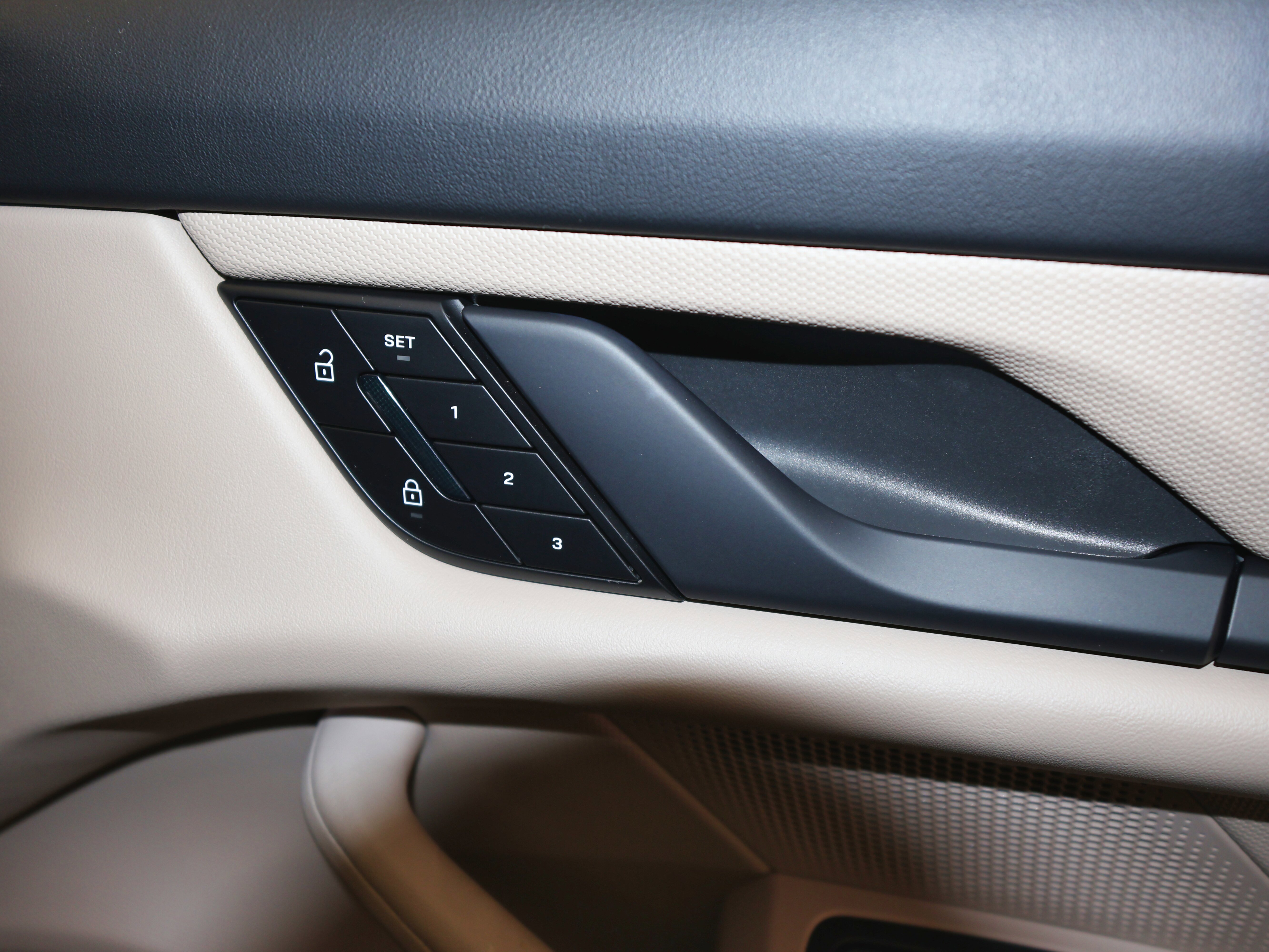 Used 2022 Porsche Taycan 4S image 52