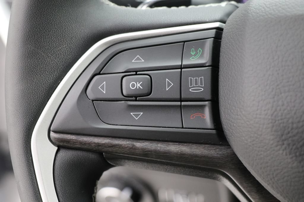 Used 2023 Jeep Grand Cherokee Limited AWD/4WD image 19