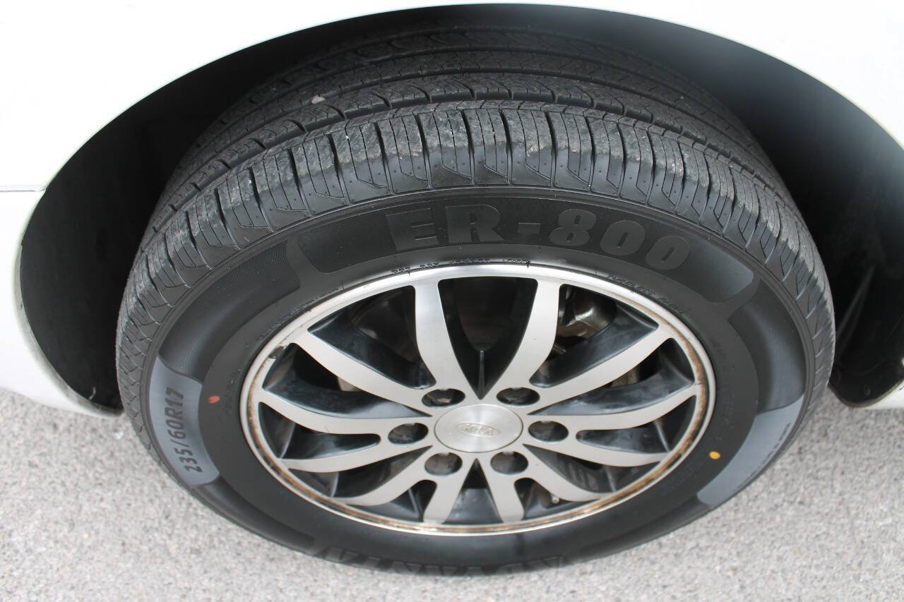 Used 2012 Kia Sedona EX w/ Luxury Pkg FWD image 37