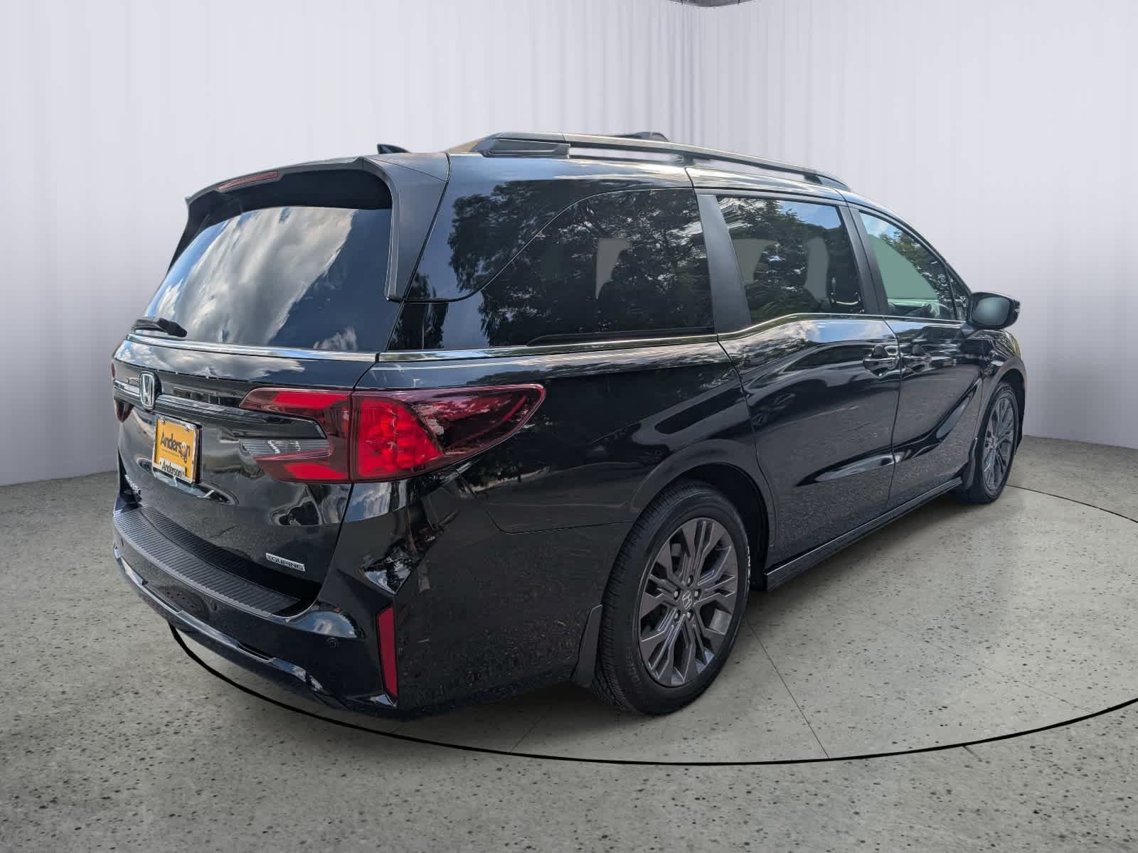 Certified 2025 Honda Odyssey Touring image 3