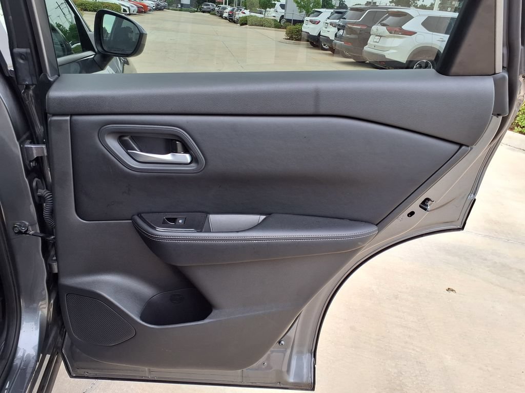 Used 2025 Nissan Rogue SV FWD image 29