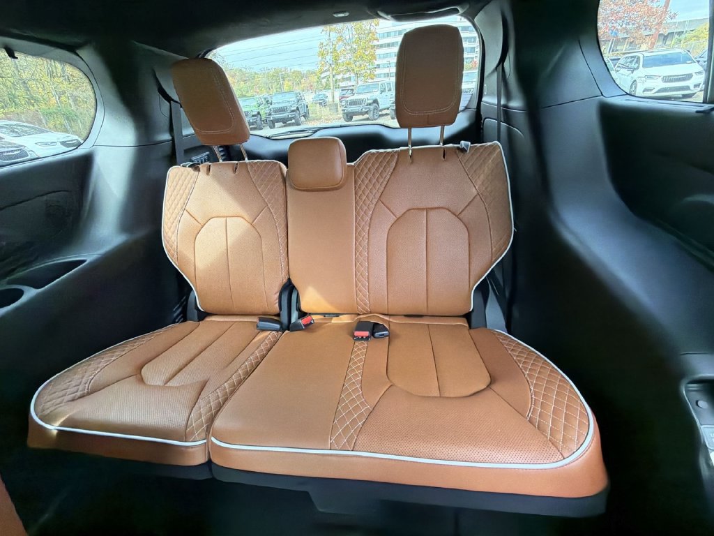 Used 2026 Chrysler Pacifica Pinnacle FWD image 26