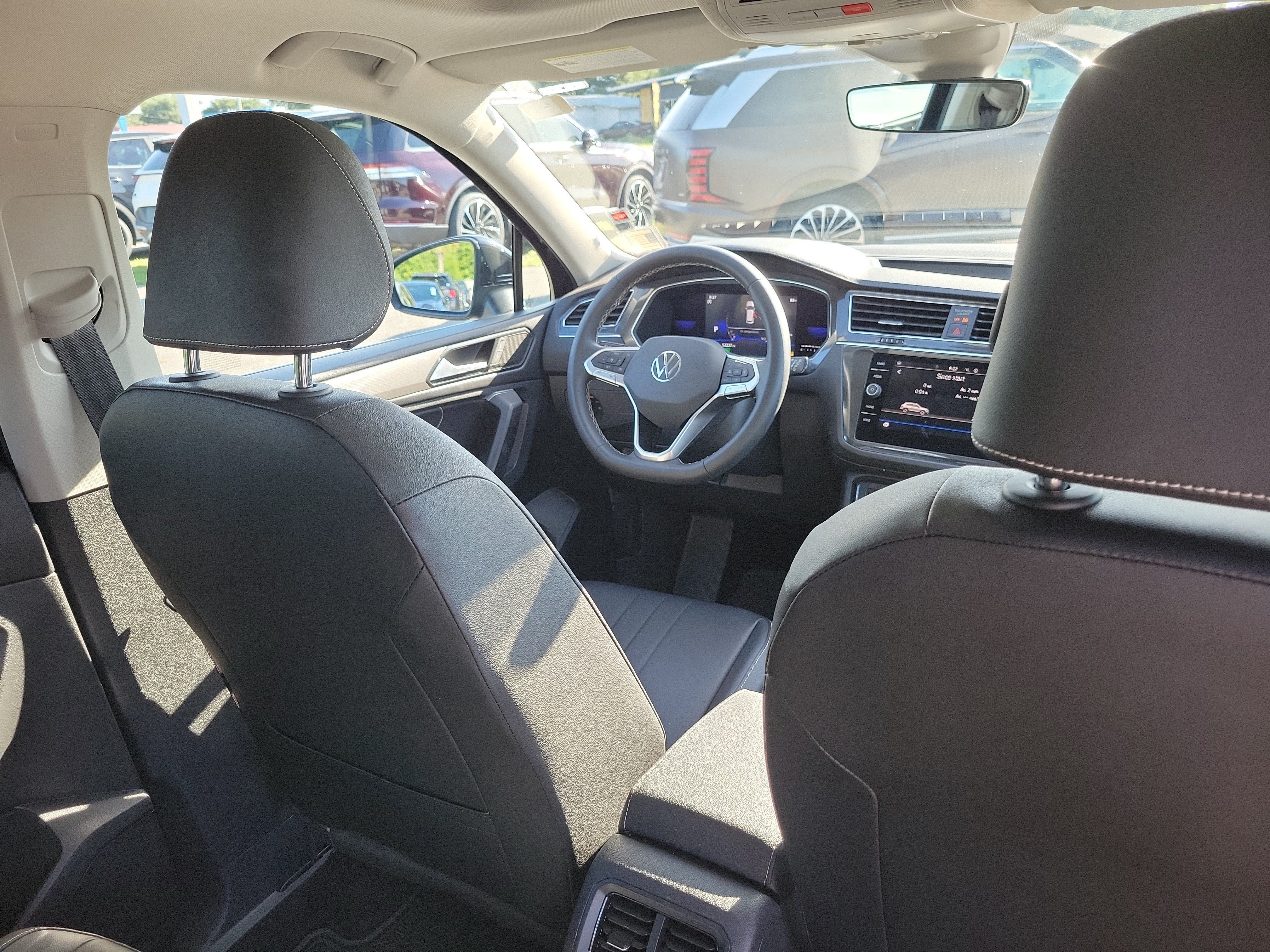 Used 2023 Volkswagen Tiguan SE w/ Panoramic Sunroof Package FWD image 13