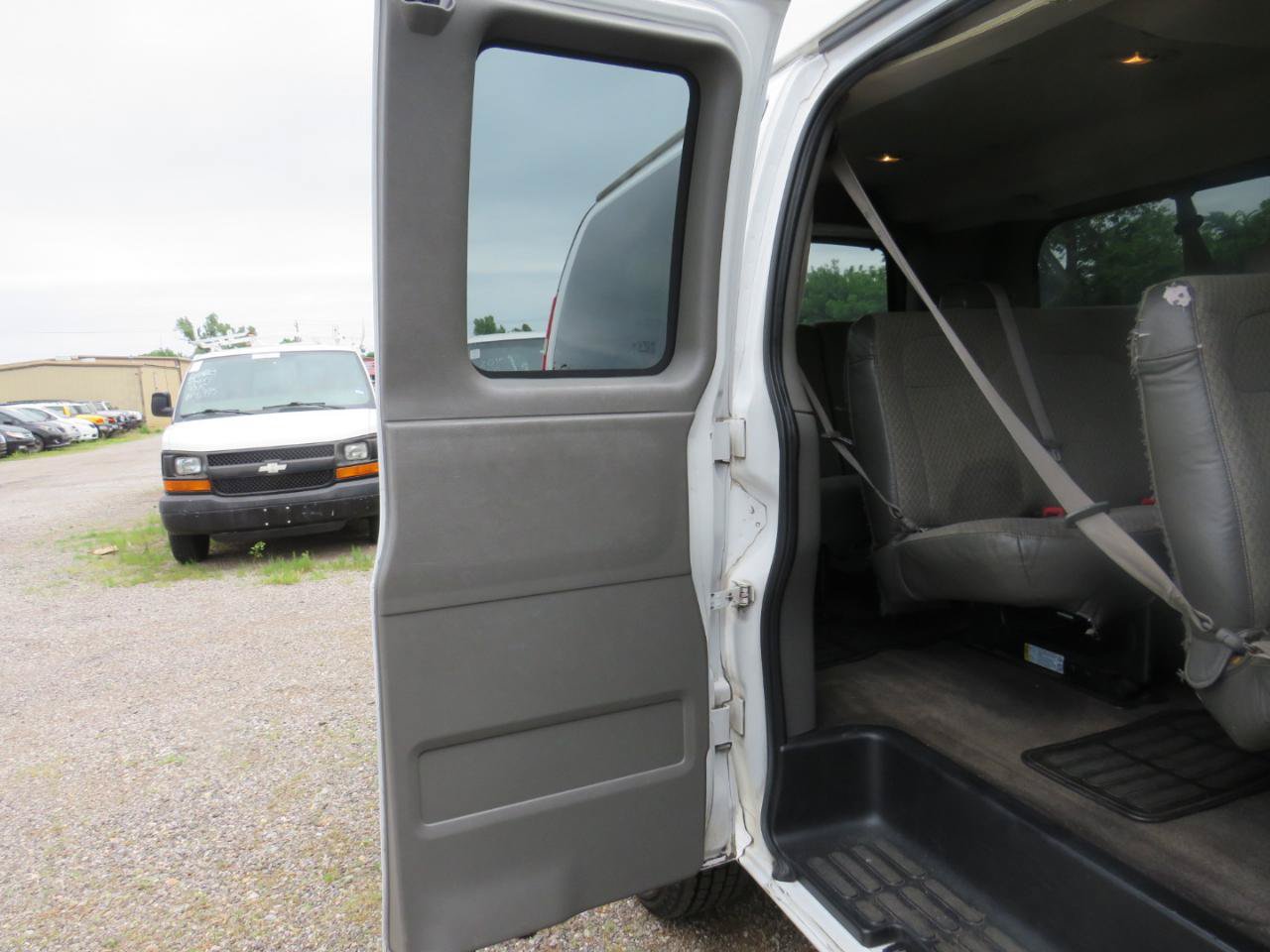 Used 2014 Chevrolet Express 2500 LT w/ LT Preferred Equipment Group RWD image 20