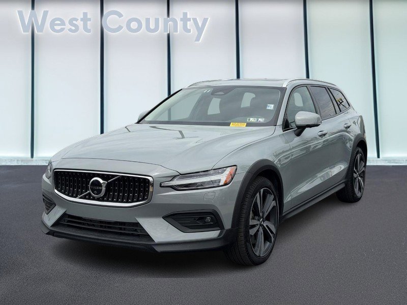 Certified 2025 Volvo V60 B5 Cross Country Plus AWD/4WD image 9