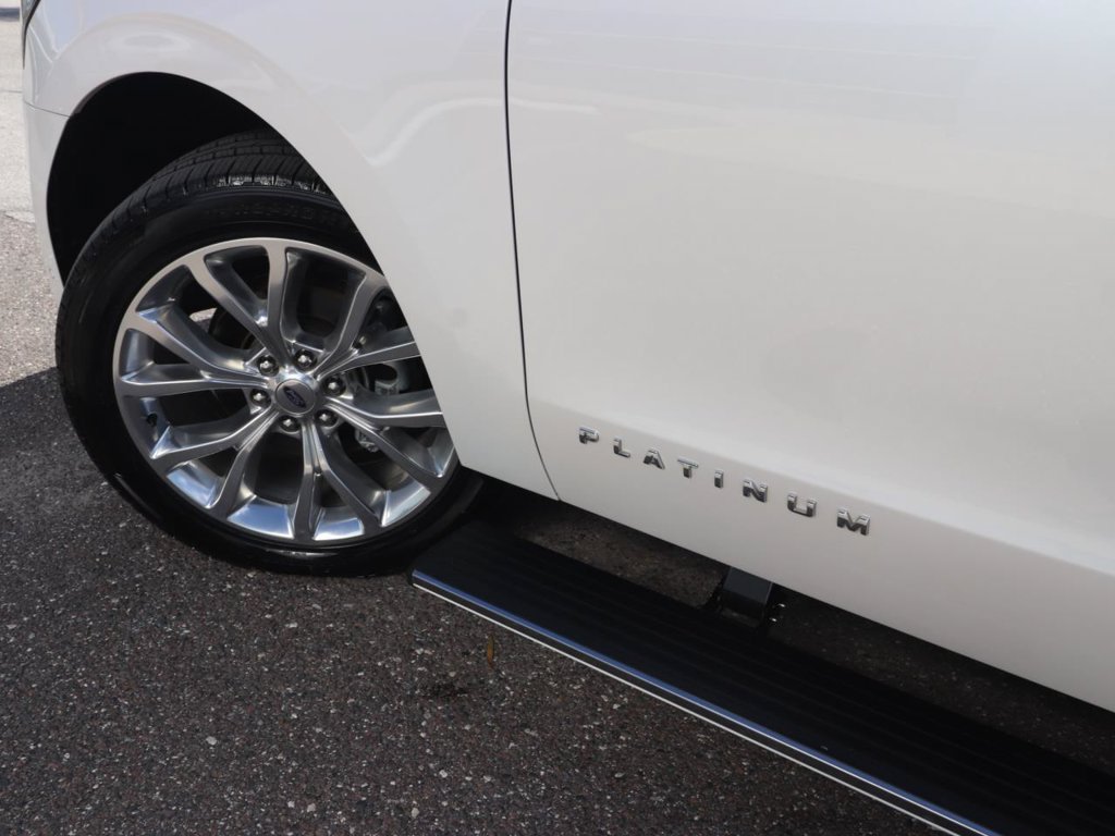 Used 2019 Ford Expedition Platinum RWD image 3