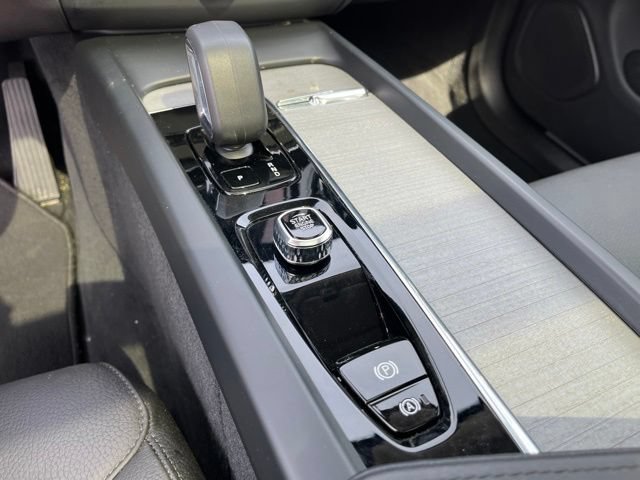 Used 2025 Volvo XC60 B5 Plus AWD/4WD image 20