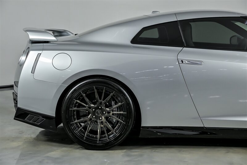 Used 2020 Nissan GT-R Premium AWD/4WD image 13
