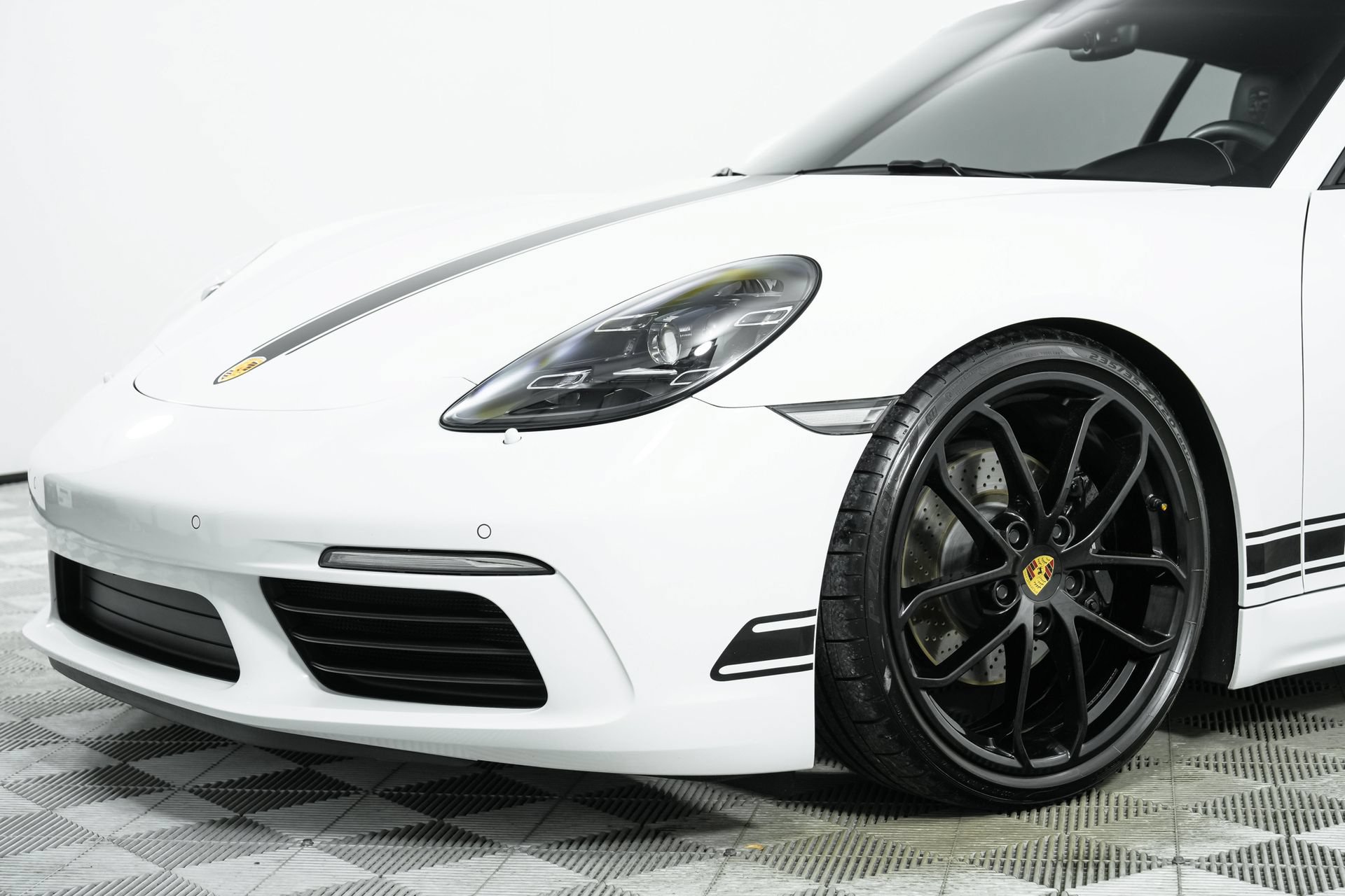 Used 2025 Porsche 718 Cayman RWD image 45