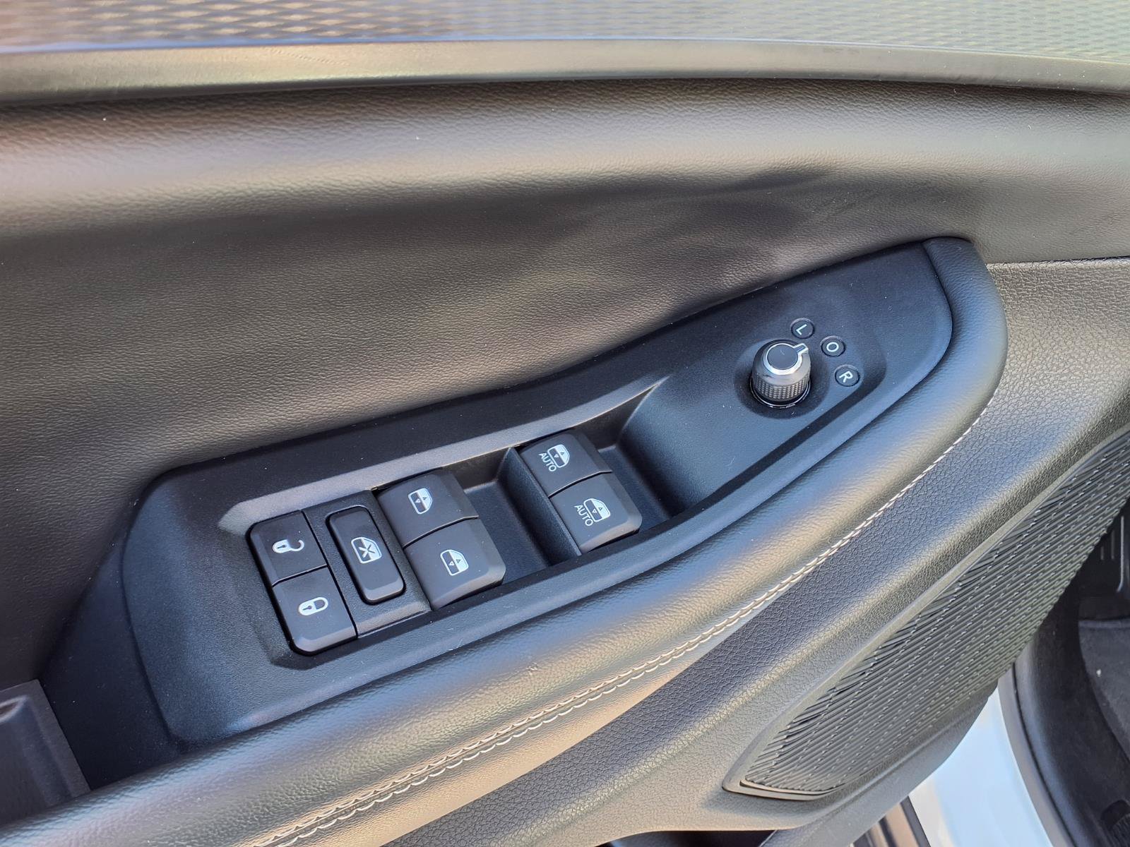 Used 2024 Jeep Grand Cherokee Altitude AWD/4WD image 18