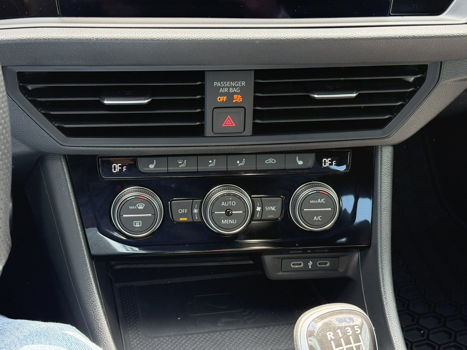 Used 2024 Volkswagen Jetta GLI 40th Anniversary Edition FWD image 18