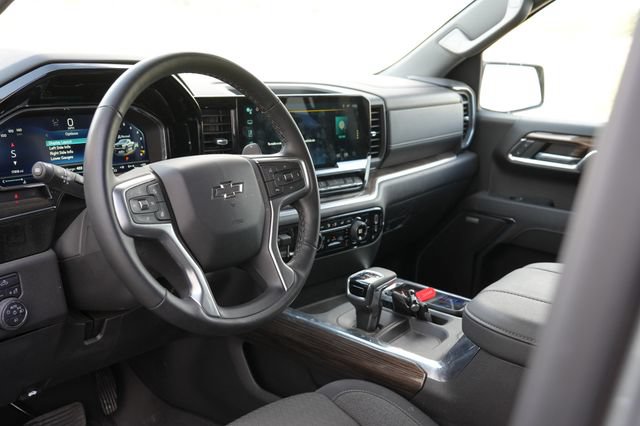 Used 2025 Chevrolet Silverado 1500 LT Trail Boss w/ Convenience Package II AWD/4WD image 10