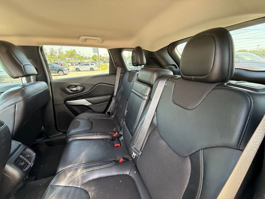 Used 2018 Jeep Cherokee Latitude Plus AWD/4WD image 25