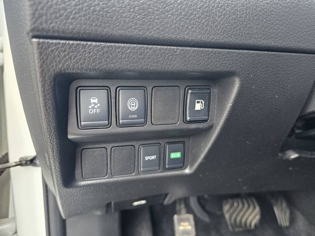 Used 2020 Nissan Rogue S image 14