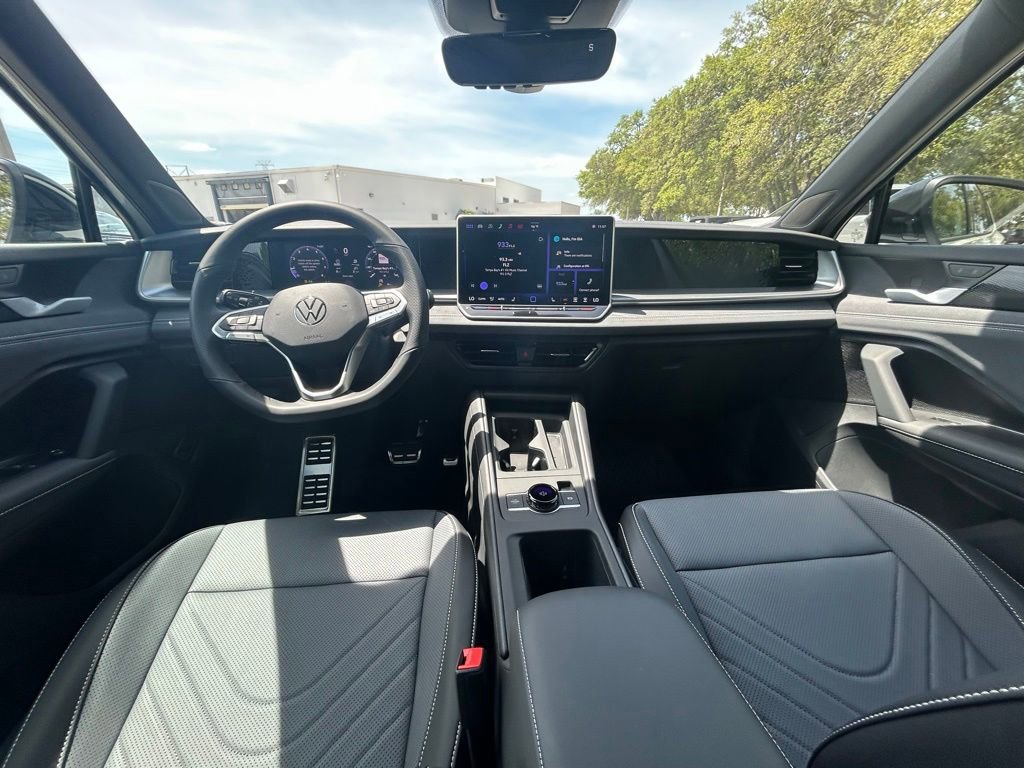 New 2026 Volkswagen Tiguan SE R-Line FWD image 10
