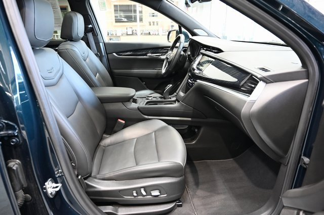 Used 2025 Cadillac XT6 Premium Luxury image 10