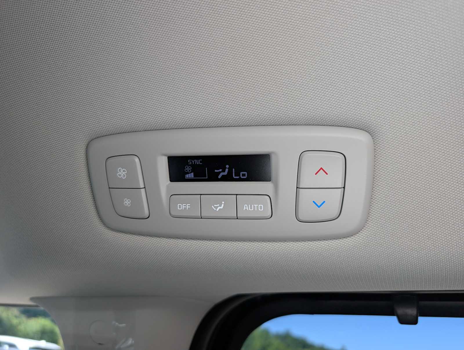 New 2027 Kia Carnival EX FWD image 16