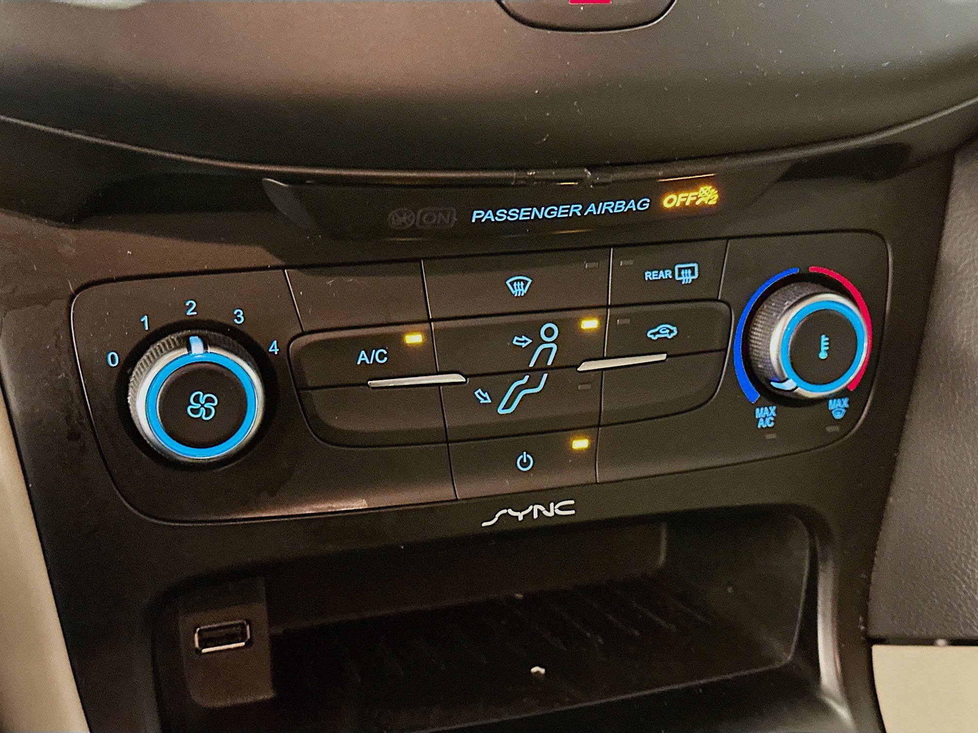 Used 2015 Ford Focus SE w/ SE Sport Package FWD image 23