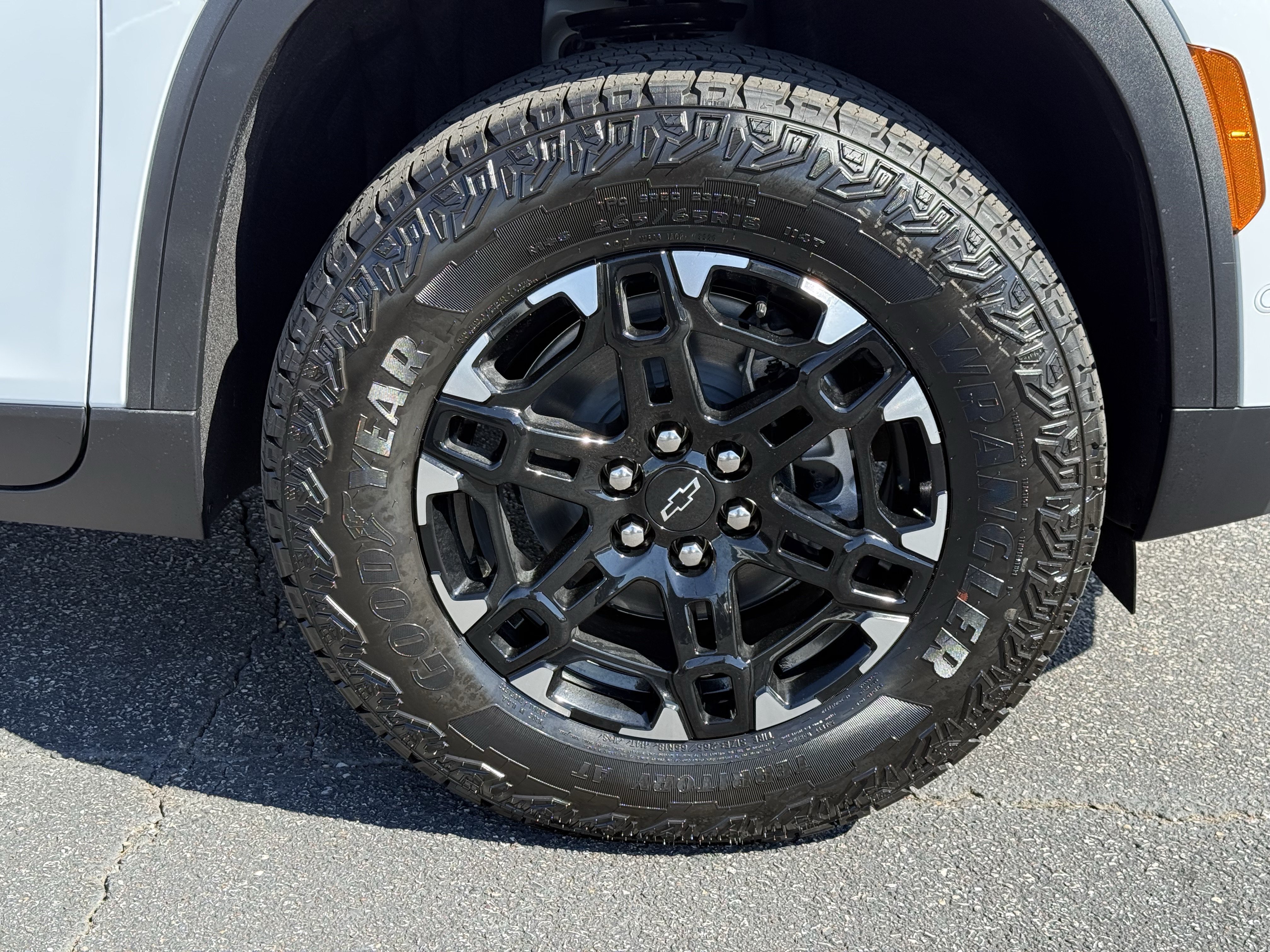 New 2027 Chevrolet Traverse Z71 w/ Enhanced Driving Package AWD/4WD image 13