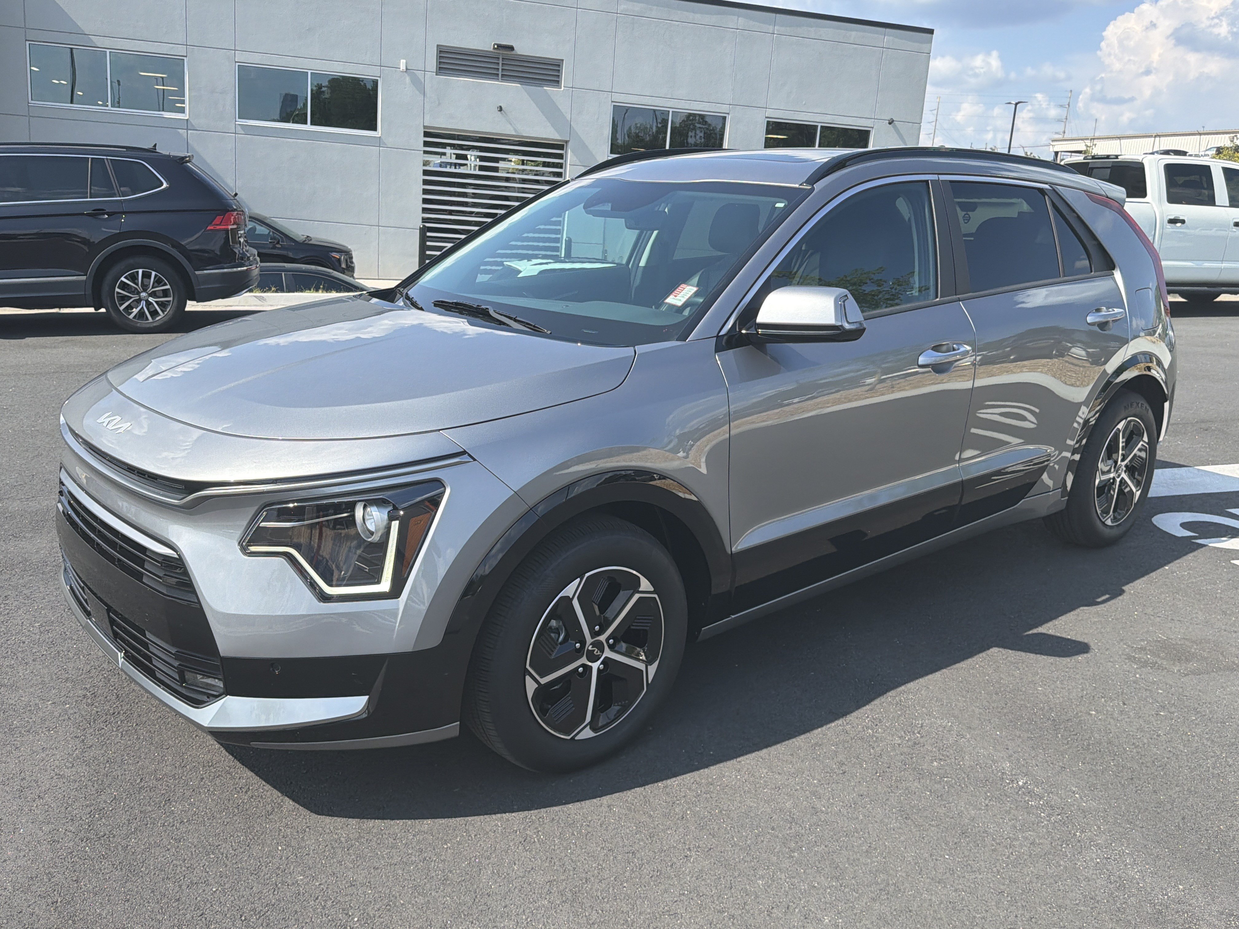 Certified 2025 Kia Niro FWD image 3