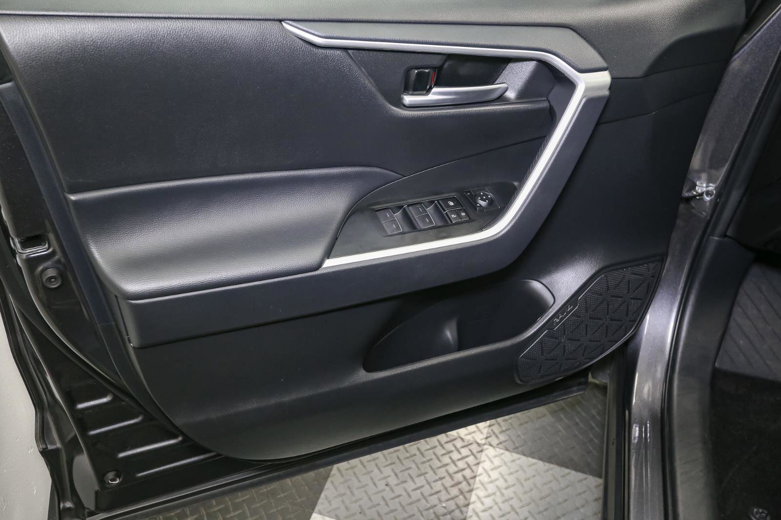 Used 2024 Toyota RAV4 XLE w/ Convenience Package image 40