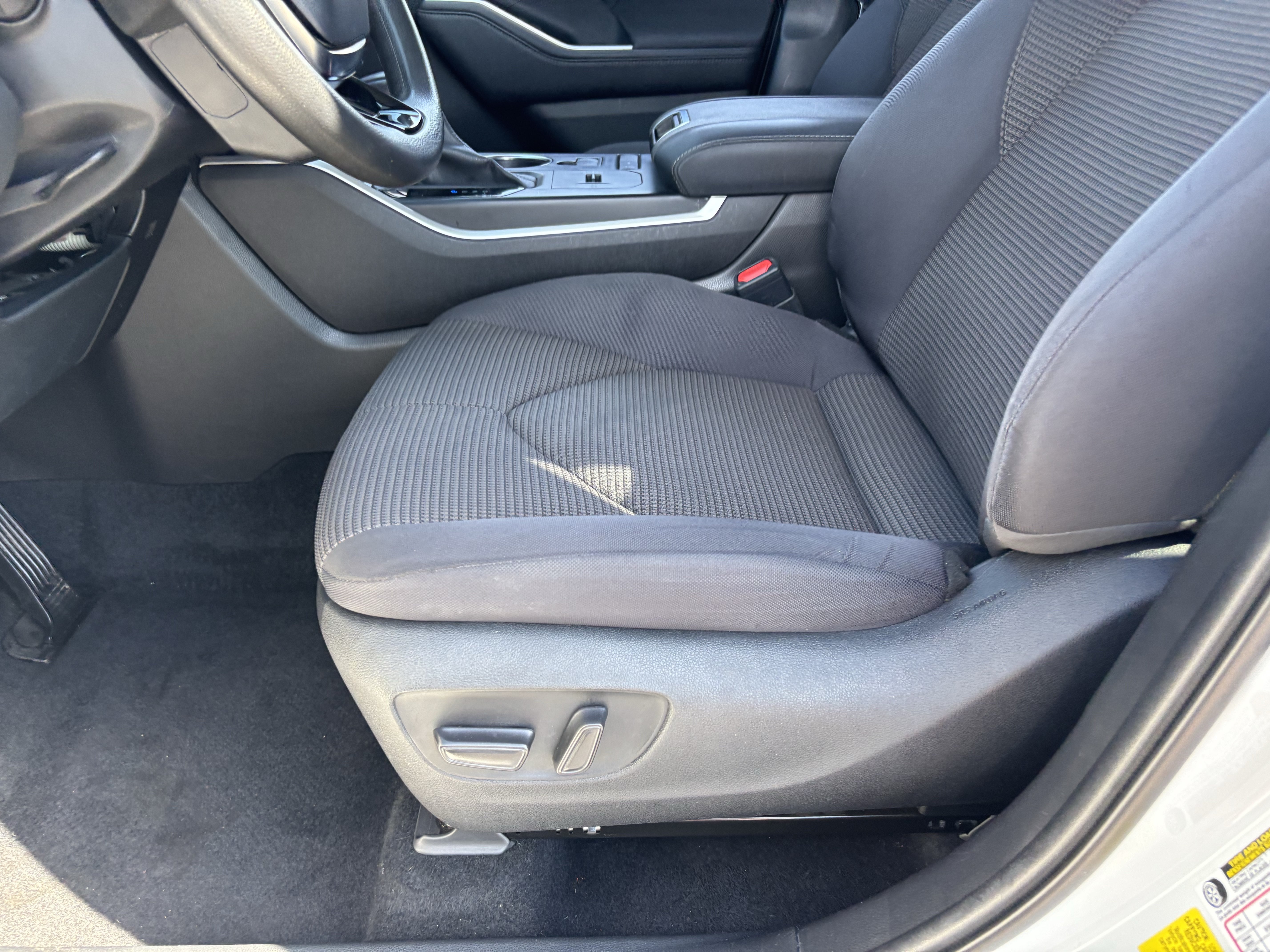 Used 2021 Toyota Highlander L FWD image 18