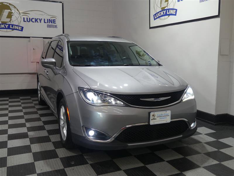 Used 2017 Chrysler Pacifica Touring-L Plus image 5