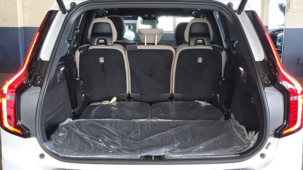 New 2026 Volvo XC90 B6 Plus w/ Protection Package Premier image 14